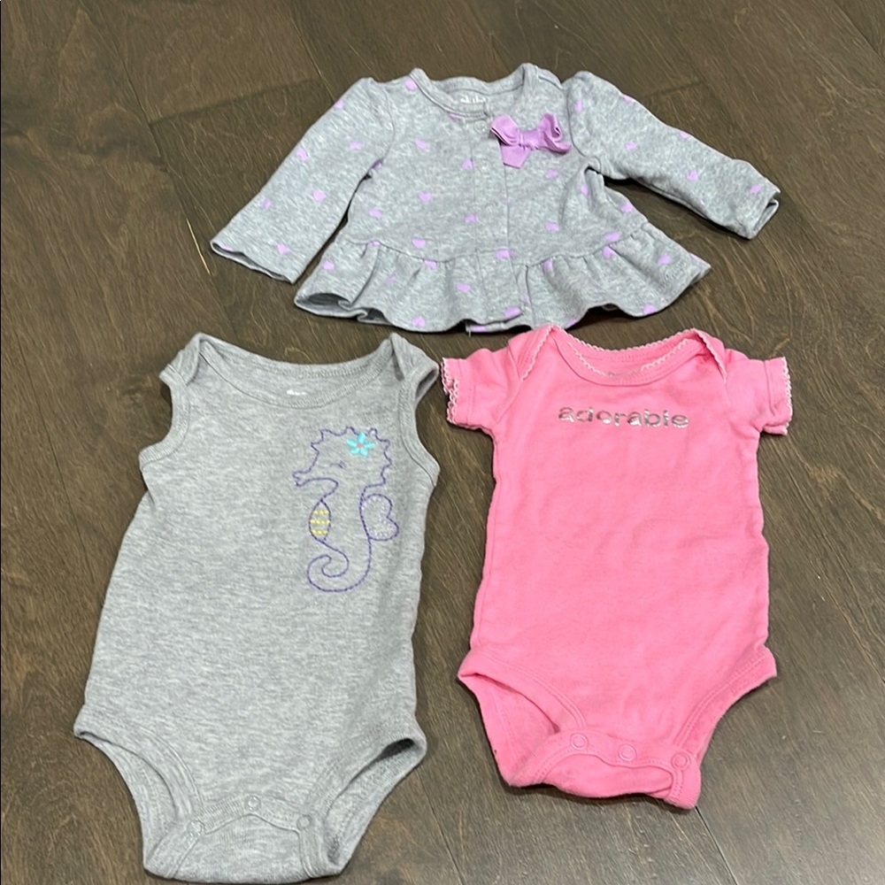 3Pc nb-3m onesies pre-loved condition